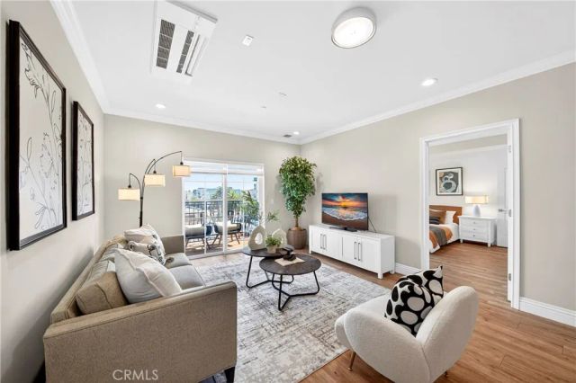 944 S Serrano Avenue 306, Los Angeles, CA 90006
