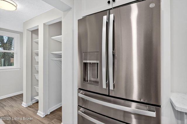 1111 E Burnett Ave, Louisville, KY 40217