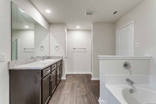 3862 Leighton Harbor, Von Ormy, TX 78073