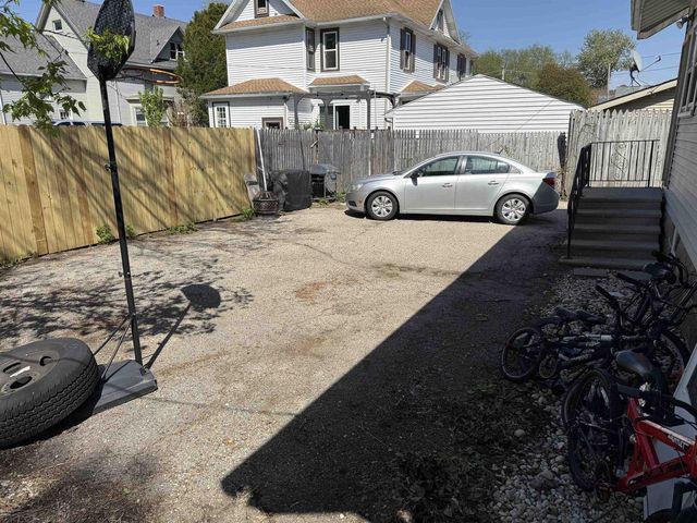 615 E Centerway, Janesville, WI 53545