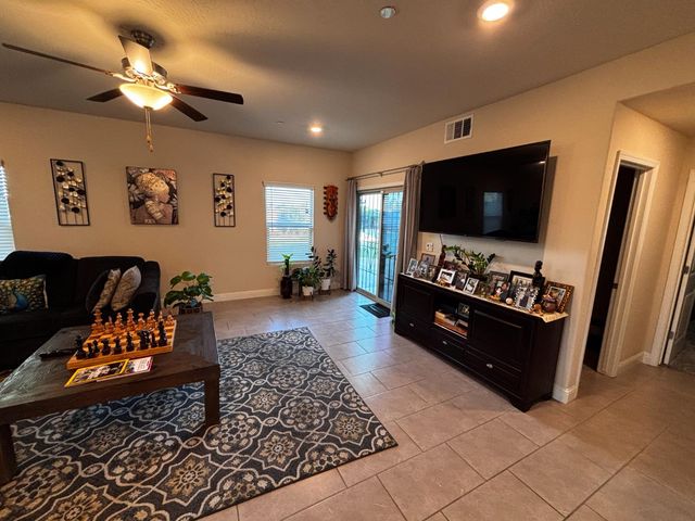 1614 N Barcus Avenue, Fresno, CA 93722