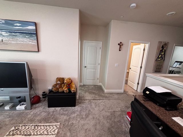 1614 N Barcus Avenue, Fresno, CA 93722