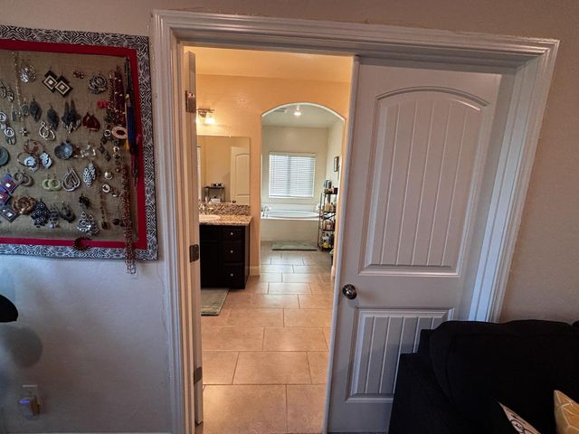 1614 N Barcus Avenue, Fresno, CA 93722