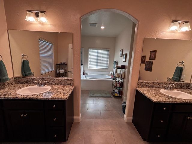 1614 N Barcus Avenue, Fresno, CA 93722