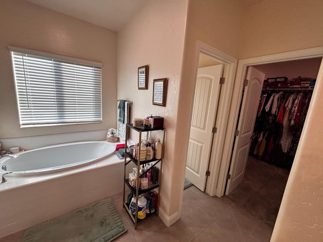 1614 N Barcus Avenue, Fresno, CA 93722