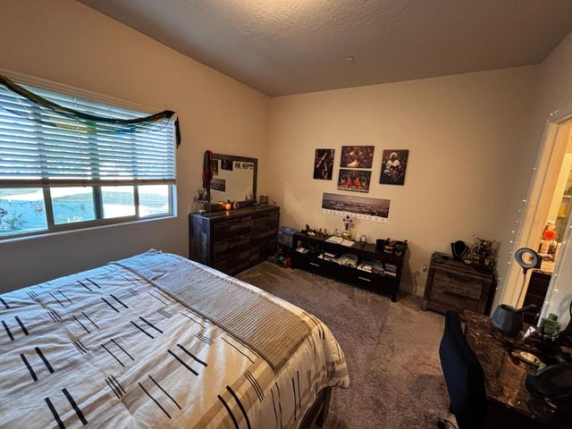 1614 N Barcus Avenue, Fresno, CA 93722