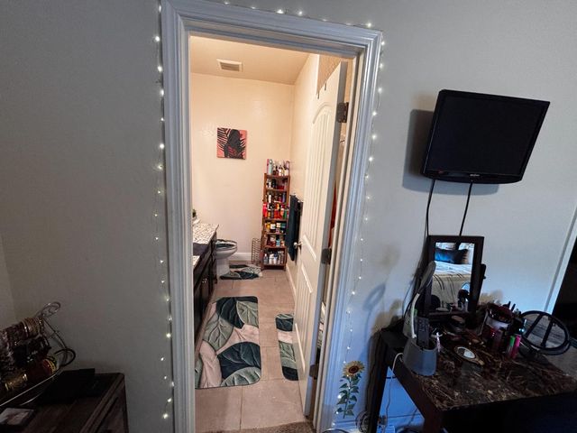 1614 N Barcus Avenue, Fresno, CA 93722