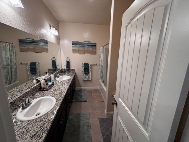 1614 N Barcus Avenue, Fresno, CA 93722