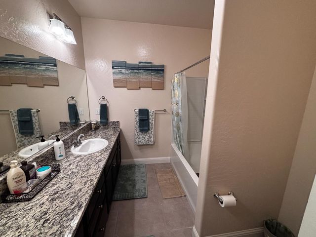 1614 N Barcus Avenue, Fresno, CA 93722