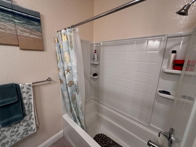 1614 N Barcus Avenue, Fresno, CA 93722