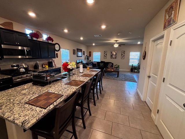 1614 N Barcus Avenue, Fresno, CA 93722