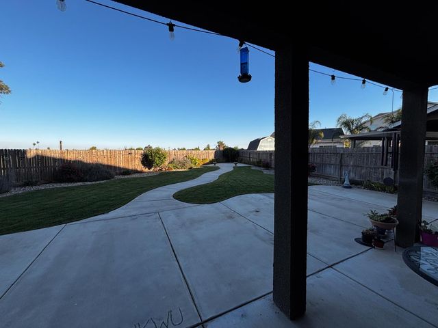 1614 N Barcus Avenue, Fresno, CA 93722