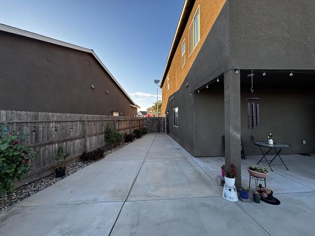 1614 N Barcus Avenue, Fresno, CA 93722