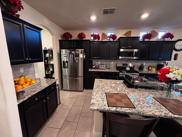 1614 N Barcus Avenue, Fresno, CA 93722