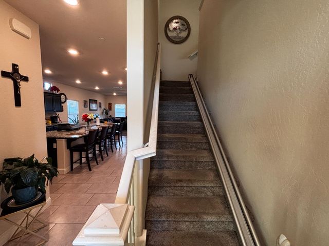 1614 N Barcus Avenue, Fresno, CA 93722