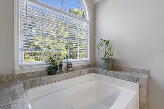 900 Secret Cove Drive, Sugar Hill, GA 30518