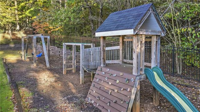 900 Secret Cove Drive, Sugar Hill, GA 30518