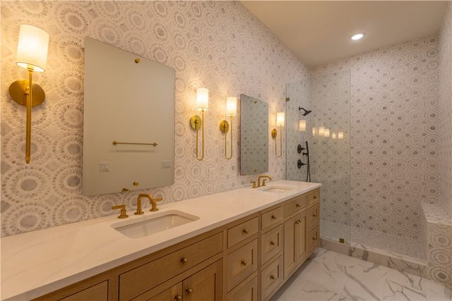 212 SW Glover Street, Bentonville, AR 72712
