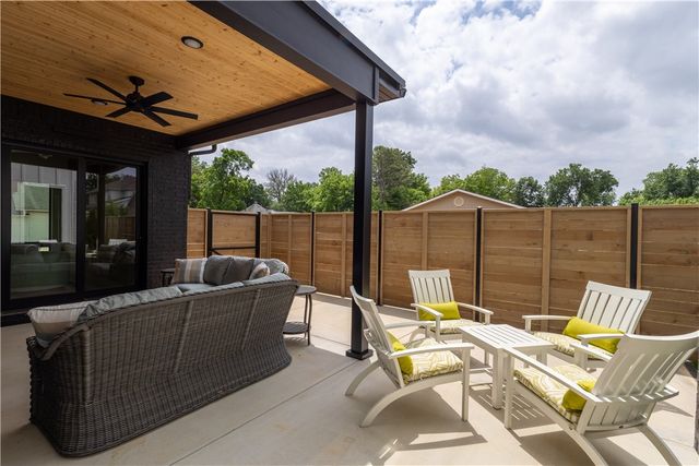 212 SW Glover Street, Bentonville, AR 72712