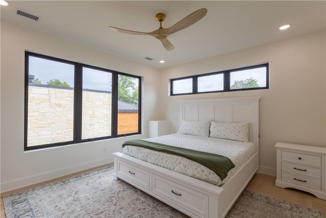 212 SW Glover Street, Bentonville, AR 72712