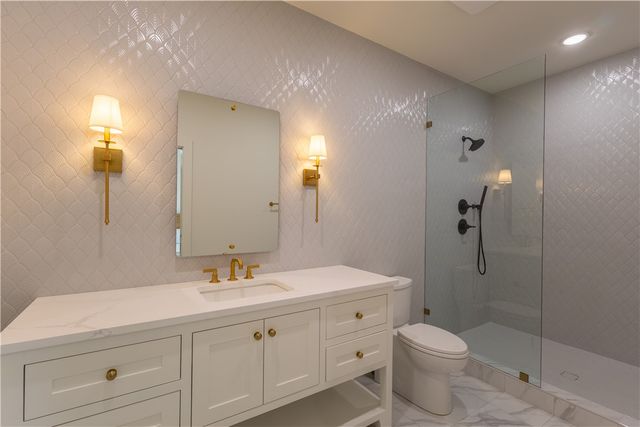 212 SW Glover Street, Bentonville, AR 72712