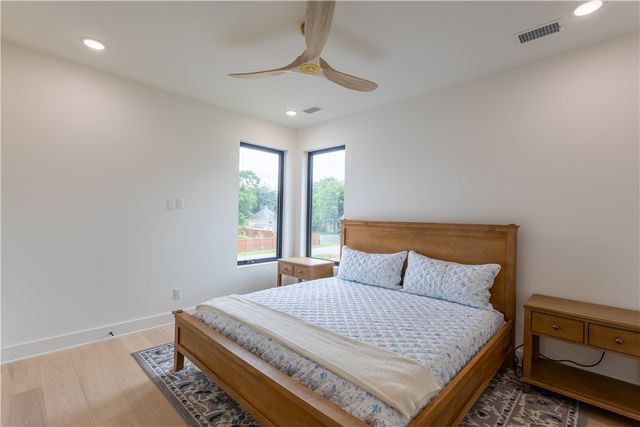 212 SW Glover Street, Bentonville, AR 72712
