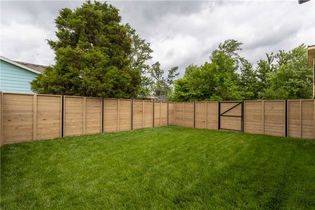 212 SW Glover Street, Bentonville, AR 72712