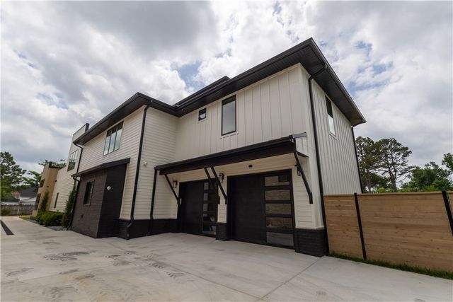 212 SW Glover Street, Bentonville, AR 72712