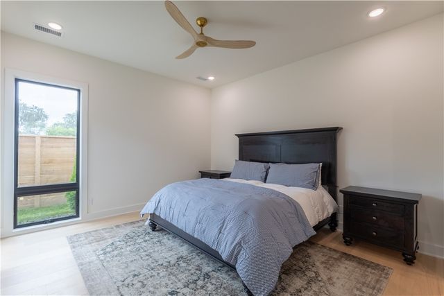 212 SW Glover Street, Bentonville, AR 72712