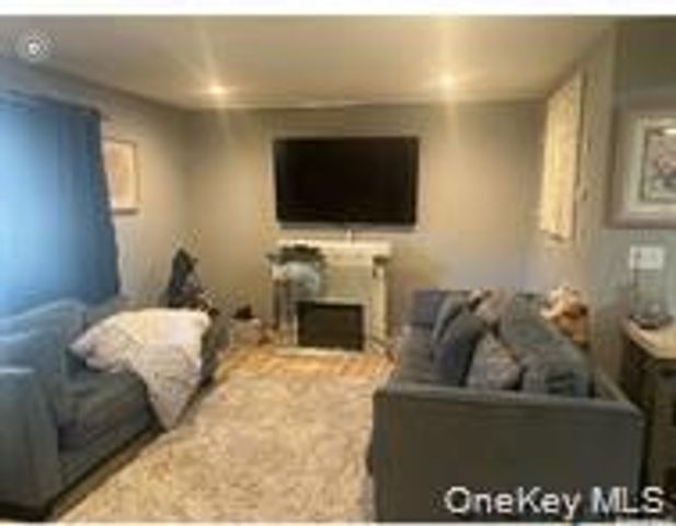 250 Feller Drive, Central Islip, NY 11722