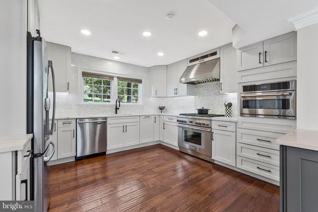 1048 BELLVIEW RD, Mclean, VA 22102