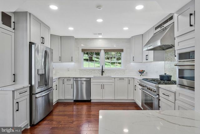 1048 BELLVIEW RD, Mclean, VA 22102