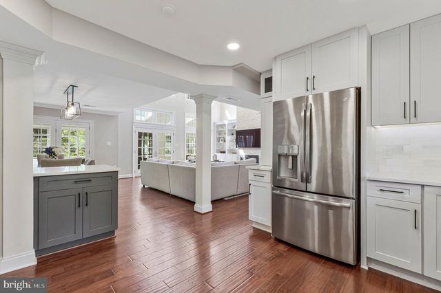 1048 BELLVIEW RD, Mclean, VA 22102