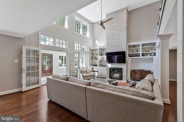 1048 BELLVIEW RD, Mclean, VA 22102