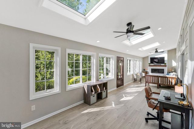 1048 BELLVIEW RD, Mclean, VA 22102