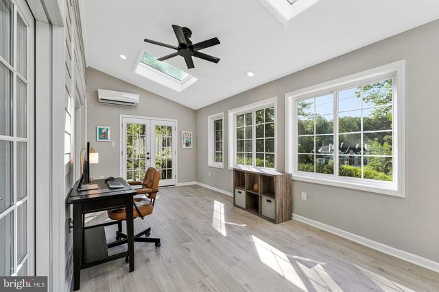 1048 BELLVIEW RD, Mclean, VA 22102