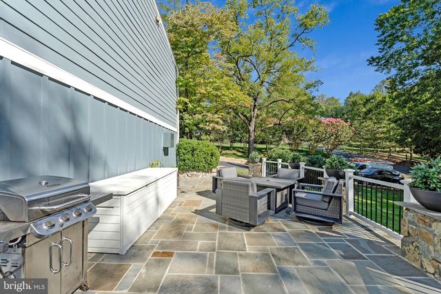 1048 BELLVIEW RD, Mclean, VA 22102