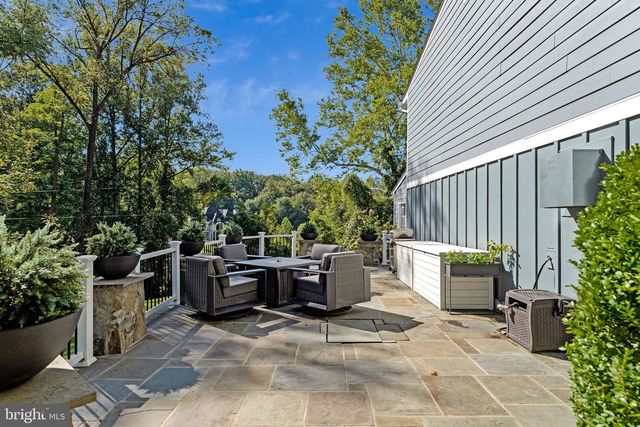 1048 BELLVIEW RD, Mclean, VA 22102