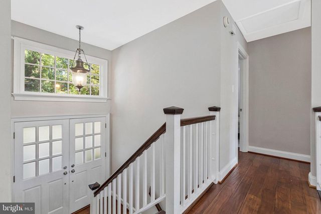 1048 BELLVIEW RD, Mclean, VA 22102