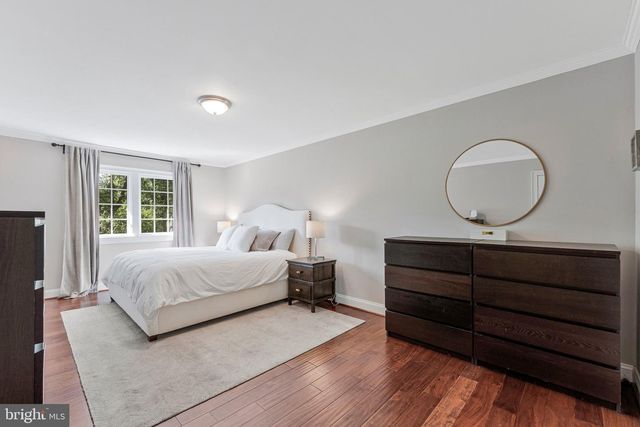 1048 BELLVIEW RD, Mclean, VA 22102