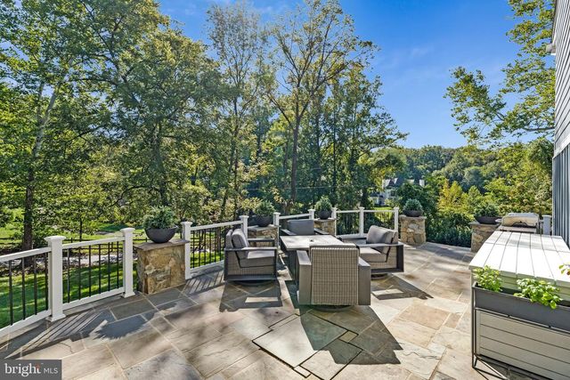 1048 BELLVIEW RD, Mclean, VA 22102