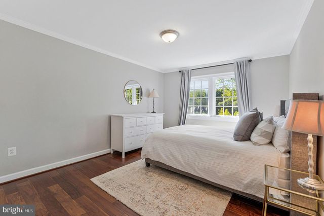 1048 BELLVIEW RD, Mclean, VA 22102