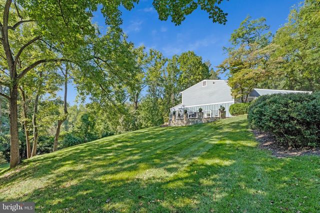 1048 BELLVIEW RD, Mclean, VA 22102