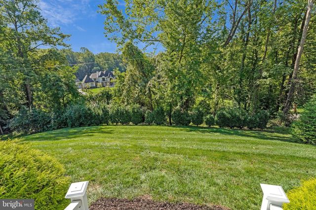 1048 BELLVIEW RD, Mclean, VA 22102