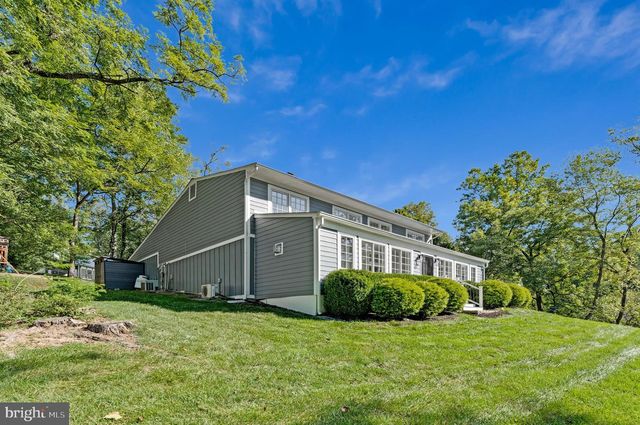 1048 BELLVIEW RD, Mclean, VA 22102