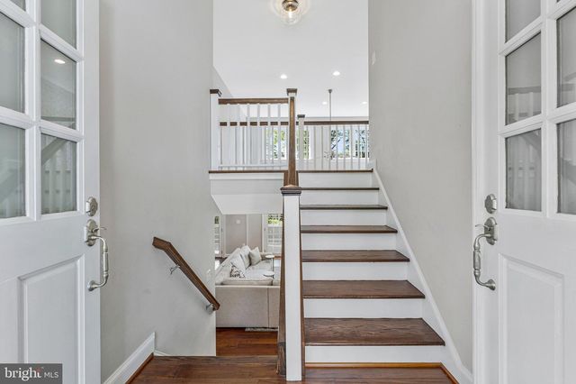 1048 BELLVIEW RD, Mclean, VA 22102
