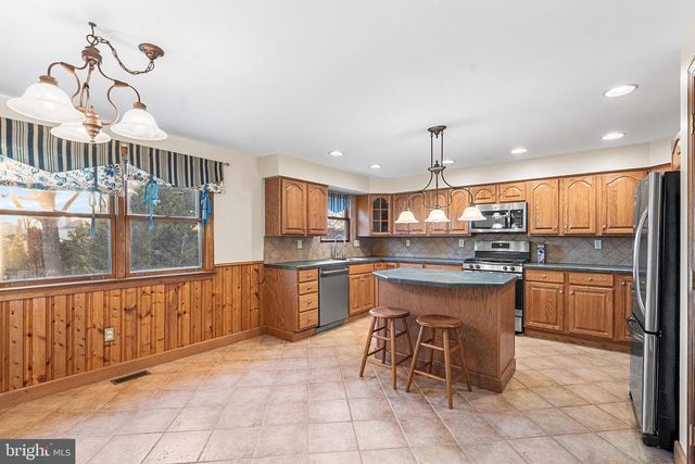7 PELHAM RD, Marlton, NJ 08053