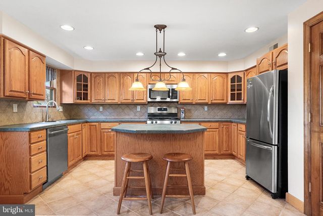 7 PELHAM RD, Marlton, NJ 08053