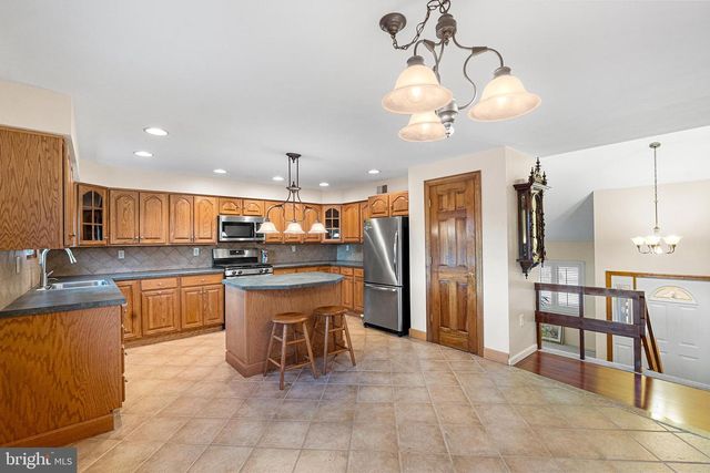 7 PELHAM RD, Marlton, NJ 08053