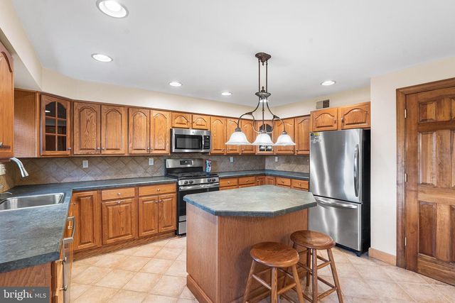 7 PELHAM RD, Marlton, NJ 08053